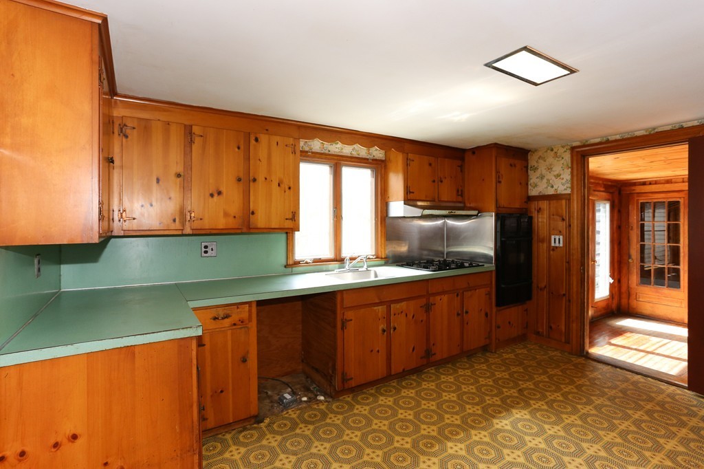 13 Highwood Road Manchester, MA 01944 - Photo 3 of 23 Gallery Image 3