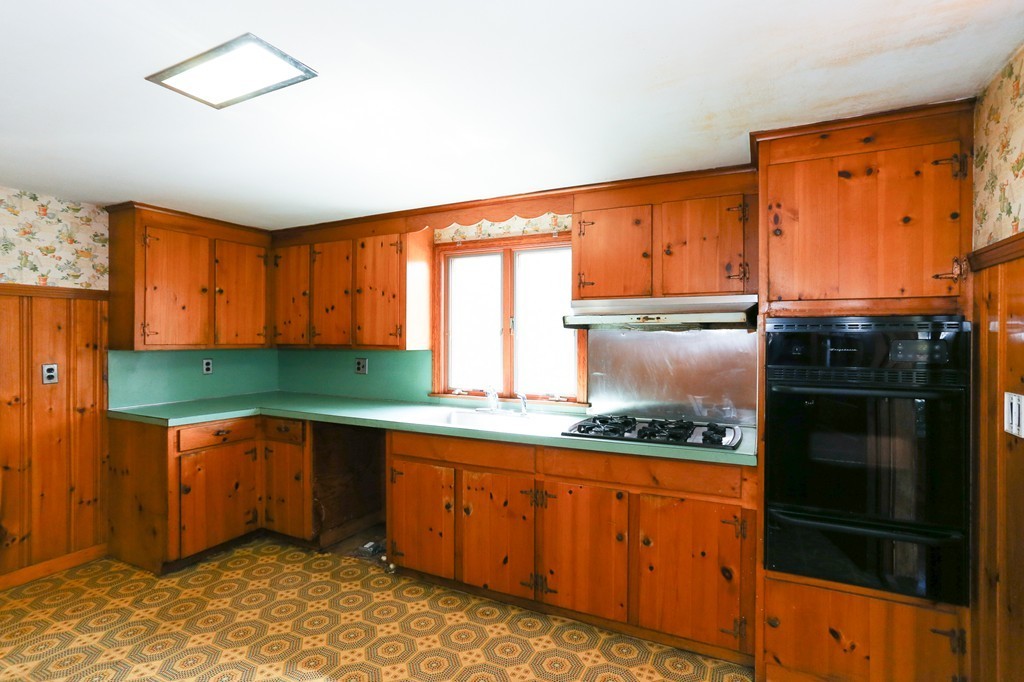13 Highwood Road Manchester, MA 01944 - Photo 4 of 23 Gallery Image 4