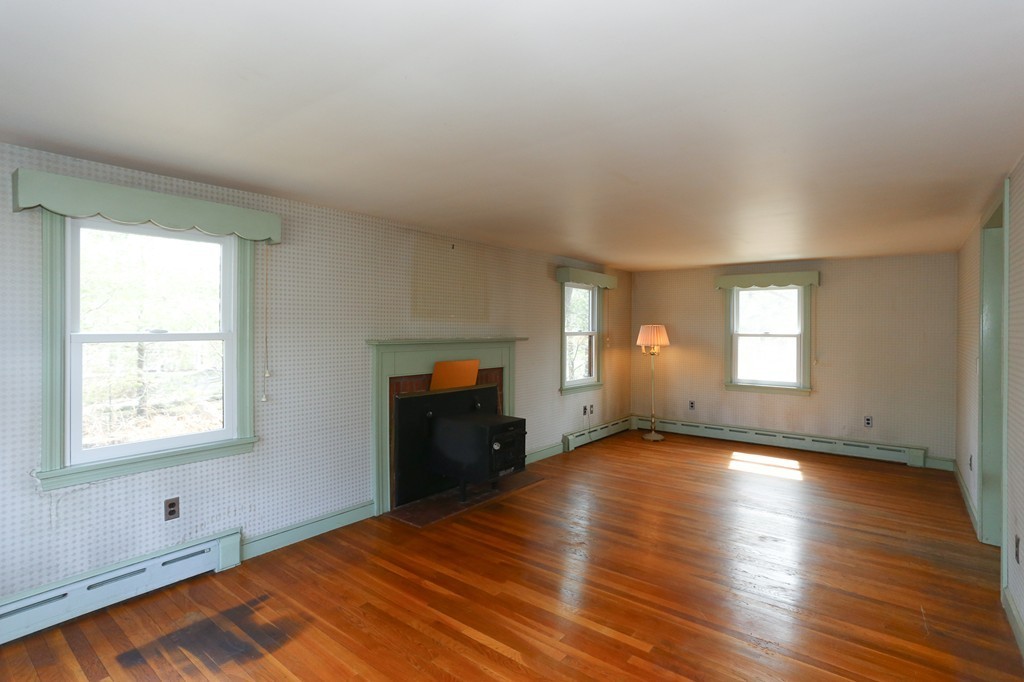 13 Highwood Road Manchester, MA 01944 - Photo 6 of 23 Gallery Image 6