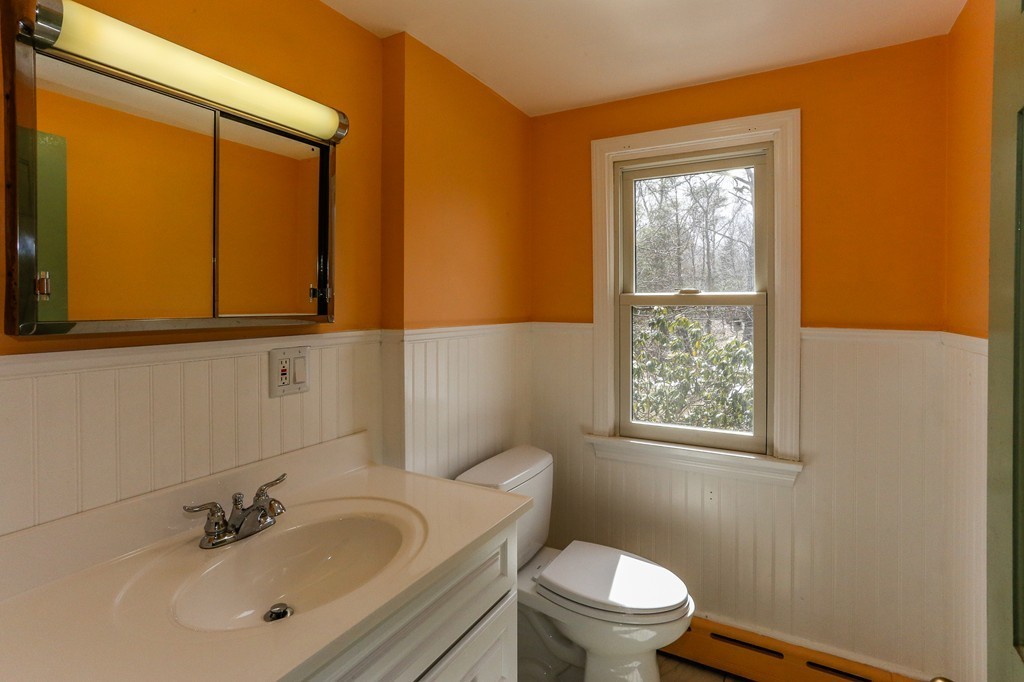 13 Highwood Road Manchester, MA 01944 - Photo 8 of 23 Gallery Image 8
