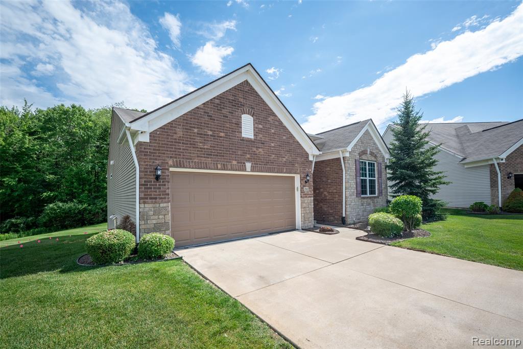 292 Bryce Court Howell, MI 48843 - Photo 3 of 34