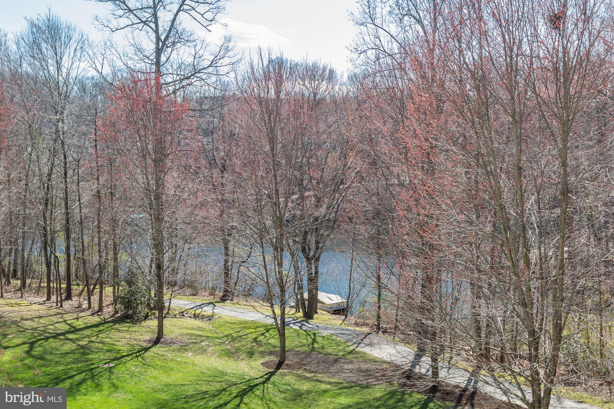 2024 Beacon Heights Drive Reston, VA 20191 - Photo 15 of 20 Exterior (General)