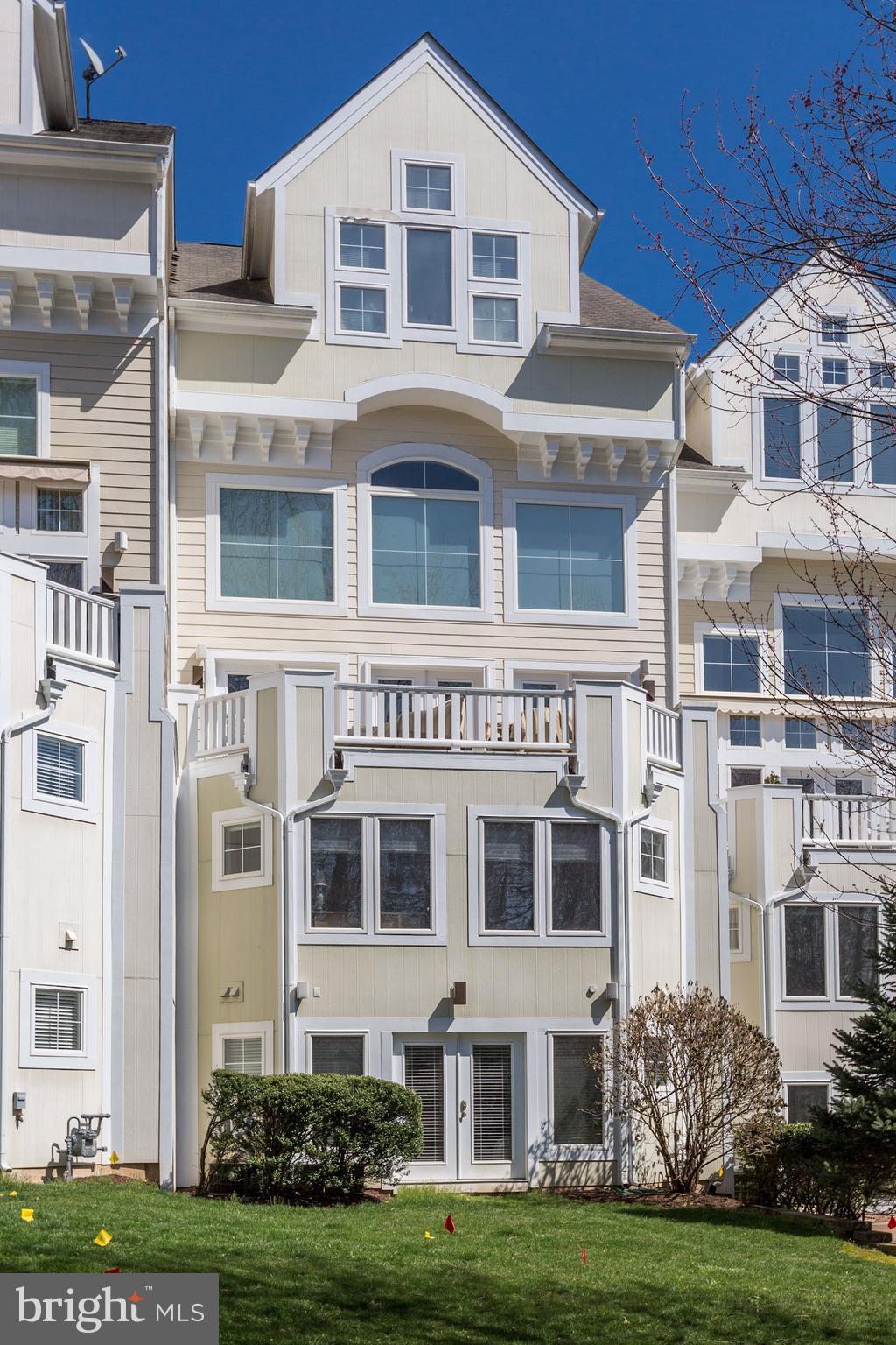 2024 Beacon Heights Drive Reston, VA 20191 - Photo 3 of 20 Exterior (Rear)