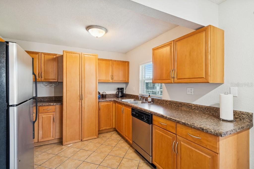 13125 Wilcox Road, Unit 6205 Largo, FL 33774 - Photo 9 of 48 a kitchen with stainless steel appliances granite countertop a refrigerator sink and cabinets