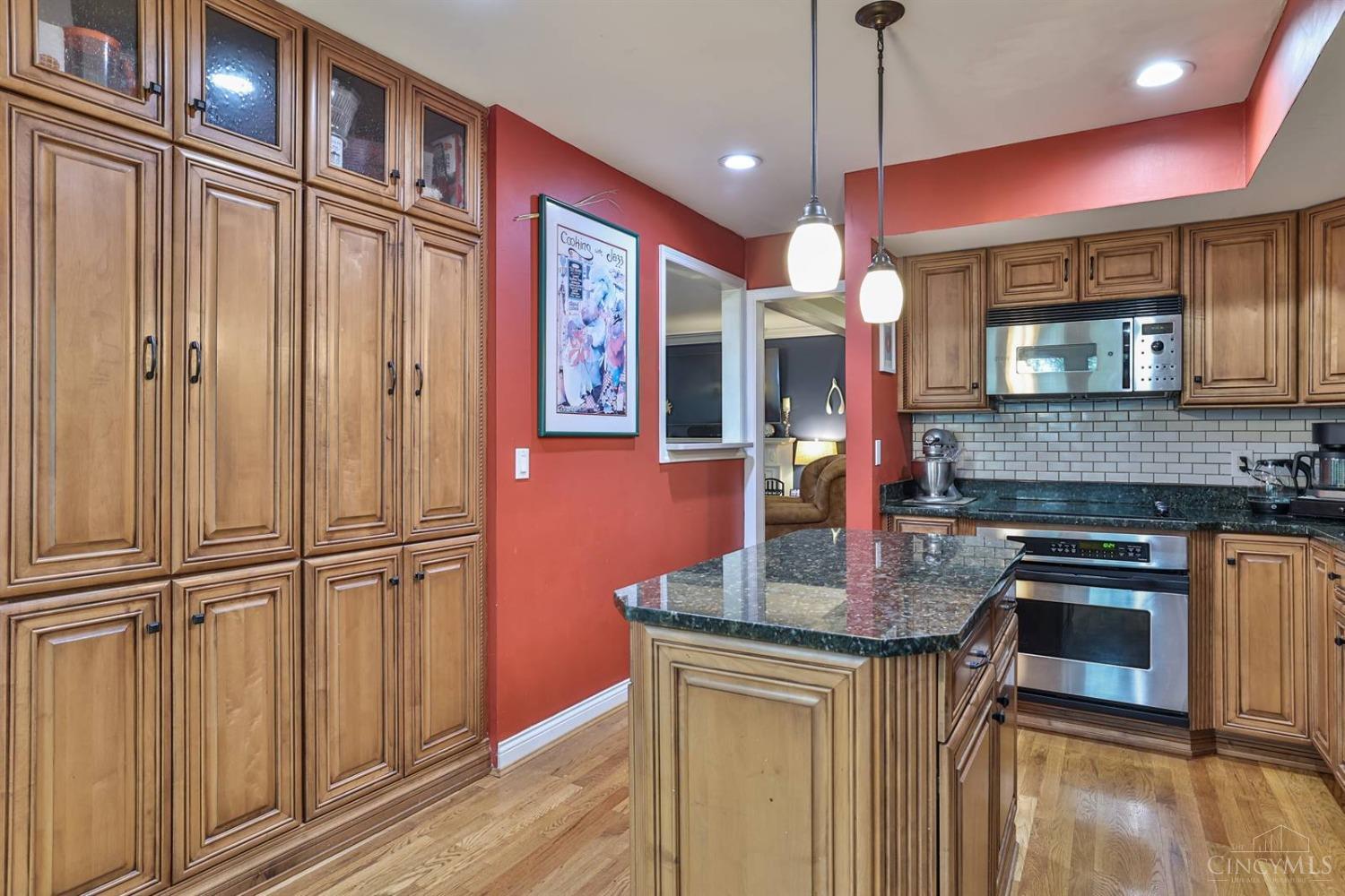 8813 Montgomery Road, Unit 7 Cincinnati, OH 45236 - Photo 10 of 31 Gallery Image 10