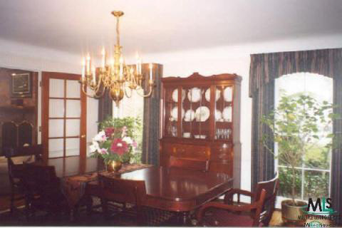 70 South Deeplands Road Grosse Pointe, MI 48236 - Photo 3 of 7 854638-2.JPG
