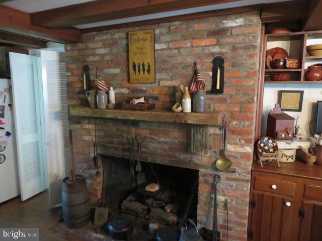 7 Bridleshire Road Newark, DE 19711 - Photo 9 of 41 Kitchen Fireplace