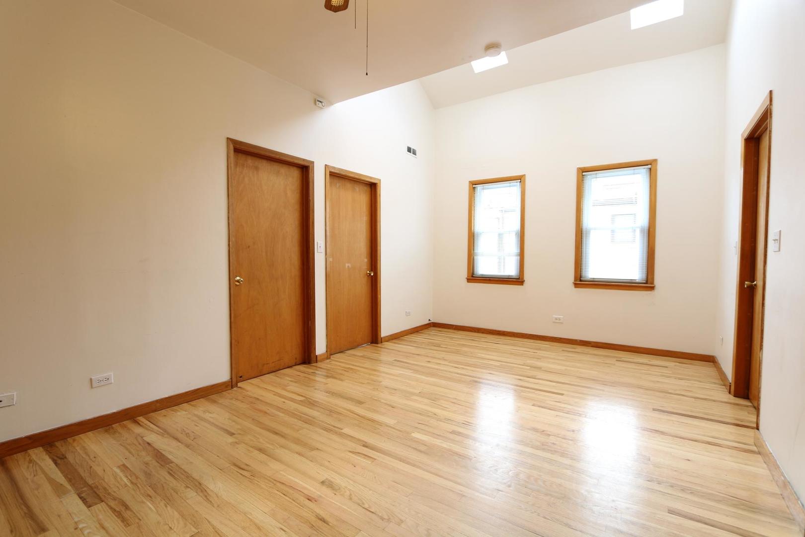 1355 West Taylor Street, Unit 2R Chicago, IL 60607 - Photo 3 of 17