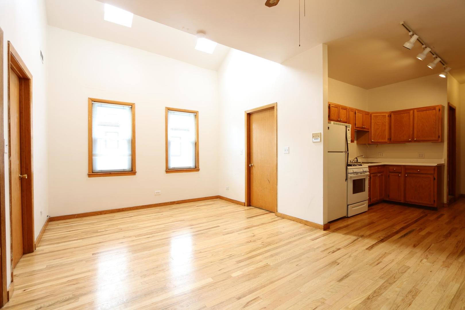 1355 West Taylor Street, Unit 2R Chicago, IL 60607 - Photo 5 of 17