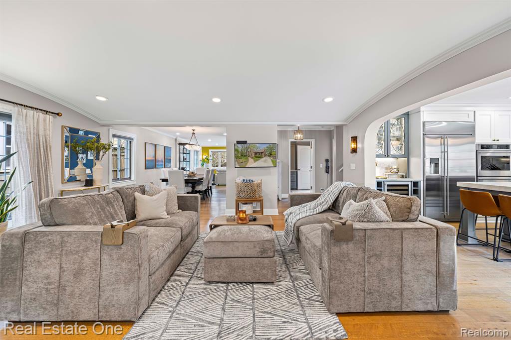 33 Sylvan Avenue Pleasant Ridge, MI 48069 - Photo 4 of 69 Gallery Image 4