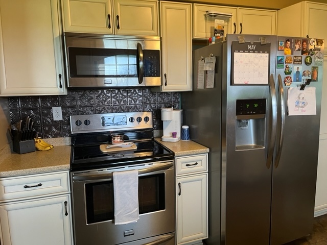19306 East Creston Road Rochelle, IL 61068 - Photo 8 of 40 a kitchen with stainless steel appliances granite countertop a stove and a refrigerator