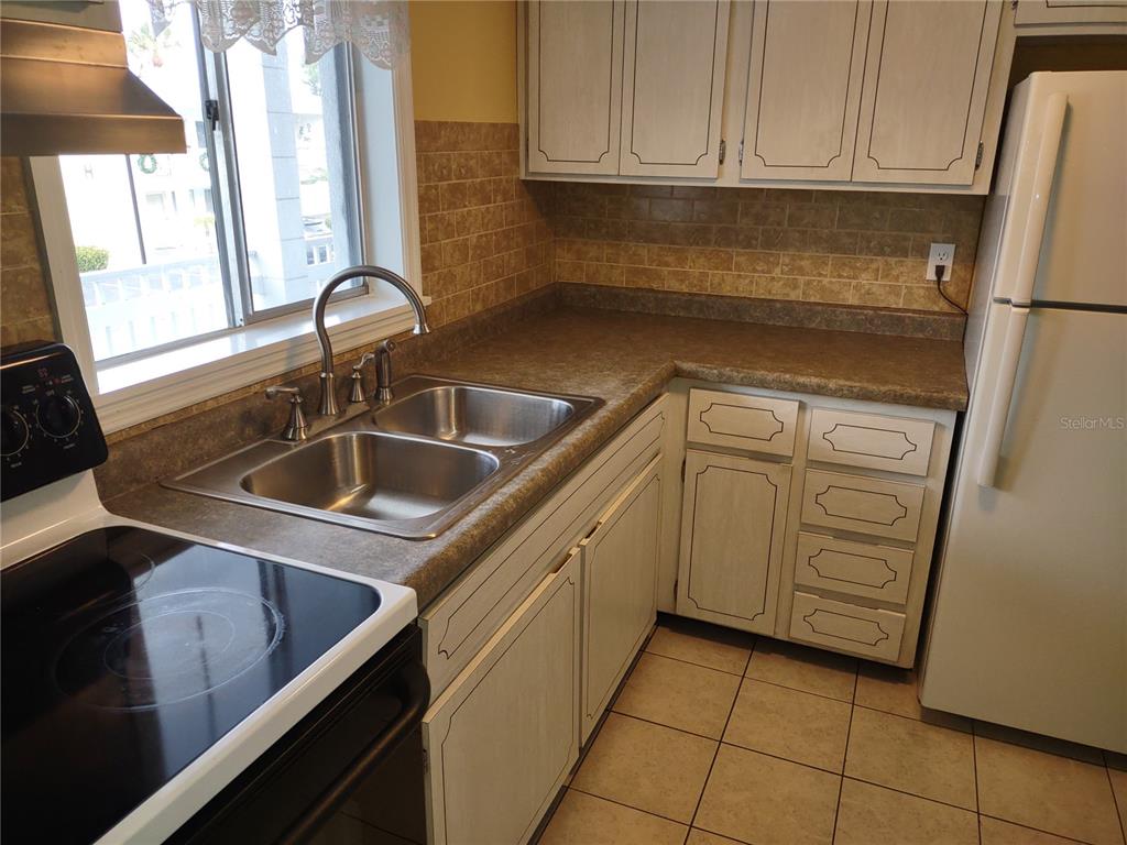 1566 Pleasant Road, Unit J24 Bradenton, FL 34207 - Photo 3 of 14