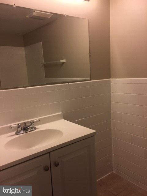 3952 Bel Pre Road, Unit 7 Silver Spring, MD 20906 - Photo 19 of 27 2nd Bathroom