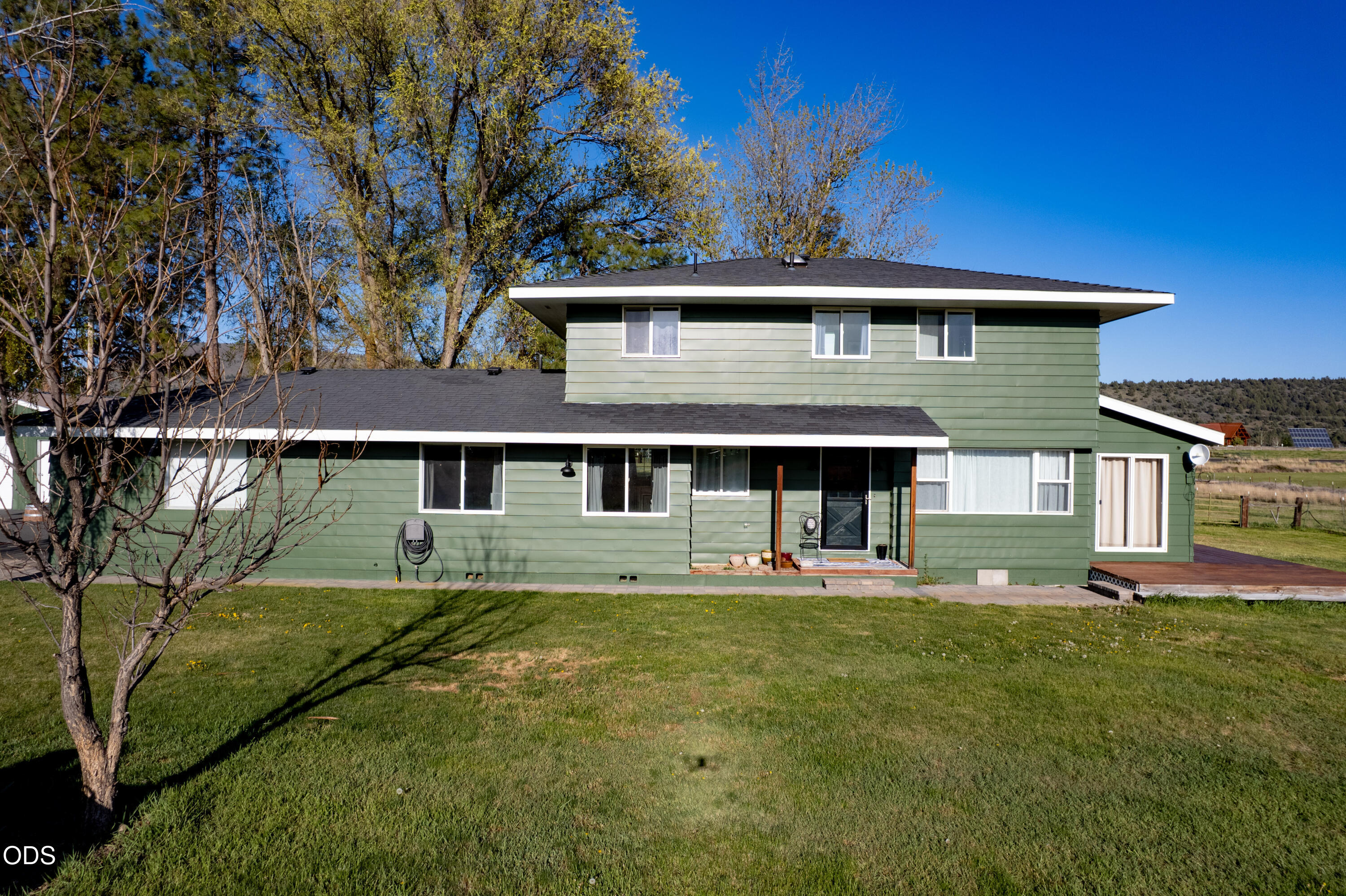 8270 Hill Road Klamath Falls, OR 97603 - Photo 2 of 30