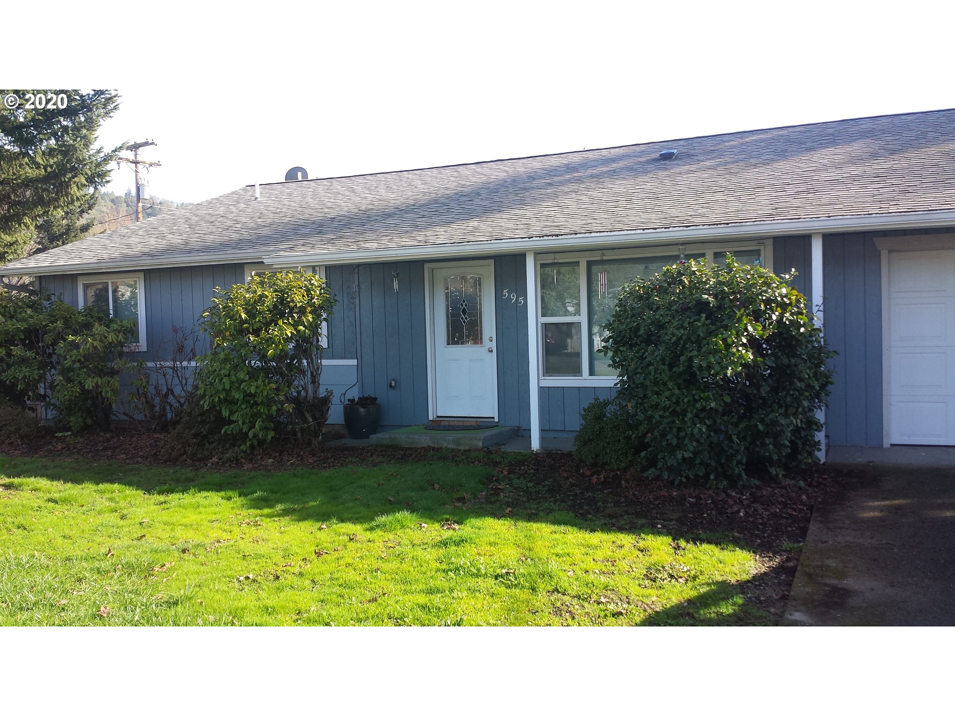 595 East 2nd Avenue Riddle, OR 97469 - Photo 3 of 28