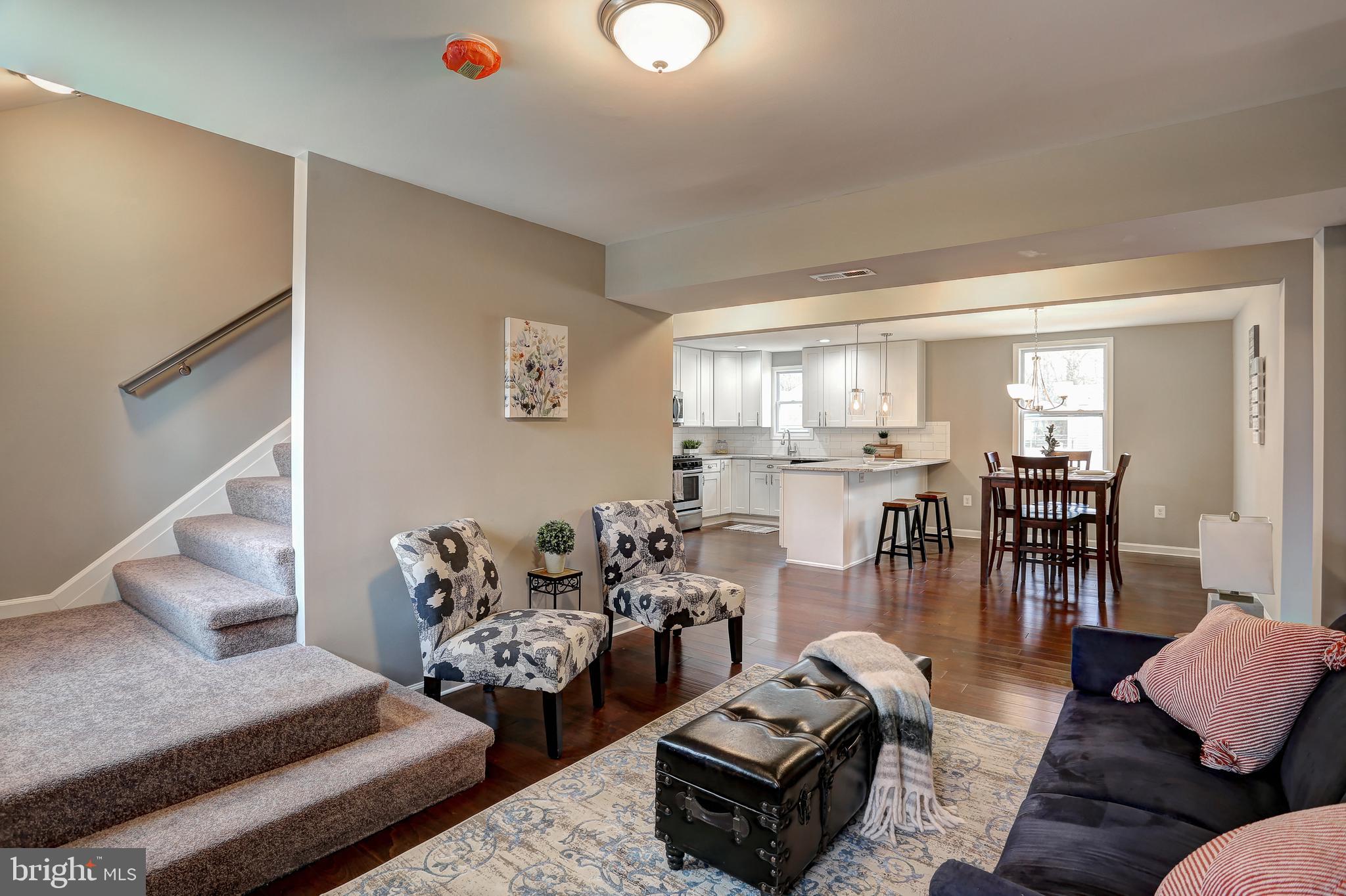 711 Cresswell Road Baltimore, MD 21225 - Photo 10 of 20 Living room
