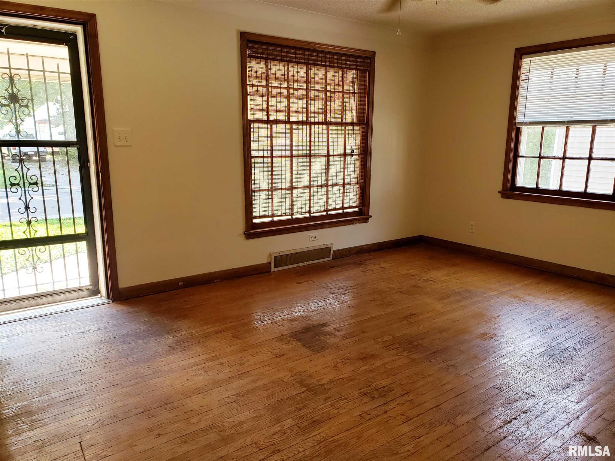 33 Ruth Court Springfield, IL 62704 - Photo 3 of 18