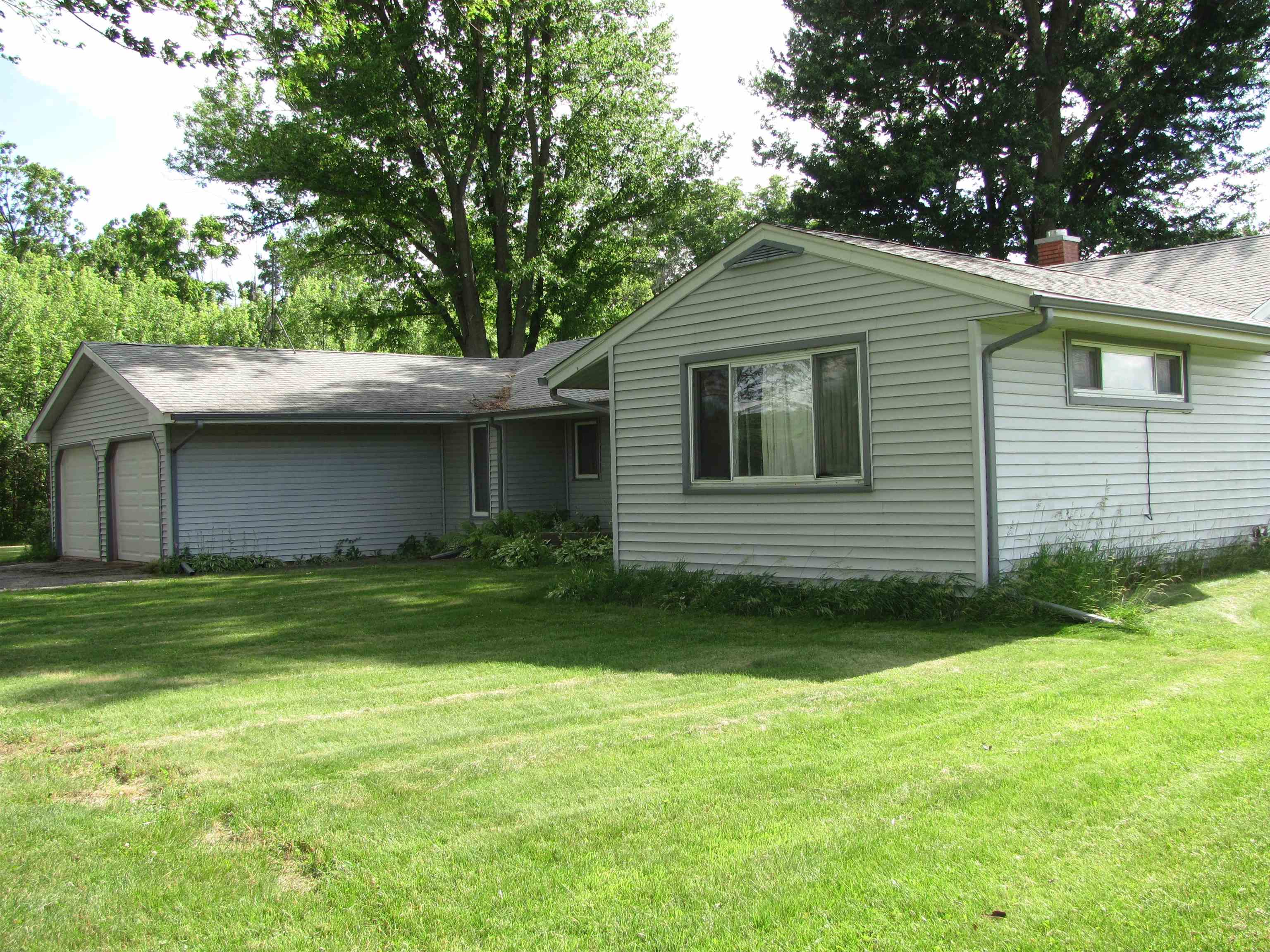 6159 Prairie Road Rockford, IL 61102 - Photo 3 of 47 a front view of a house with a yard and garage