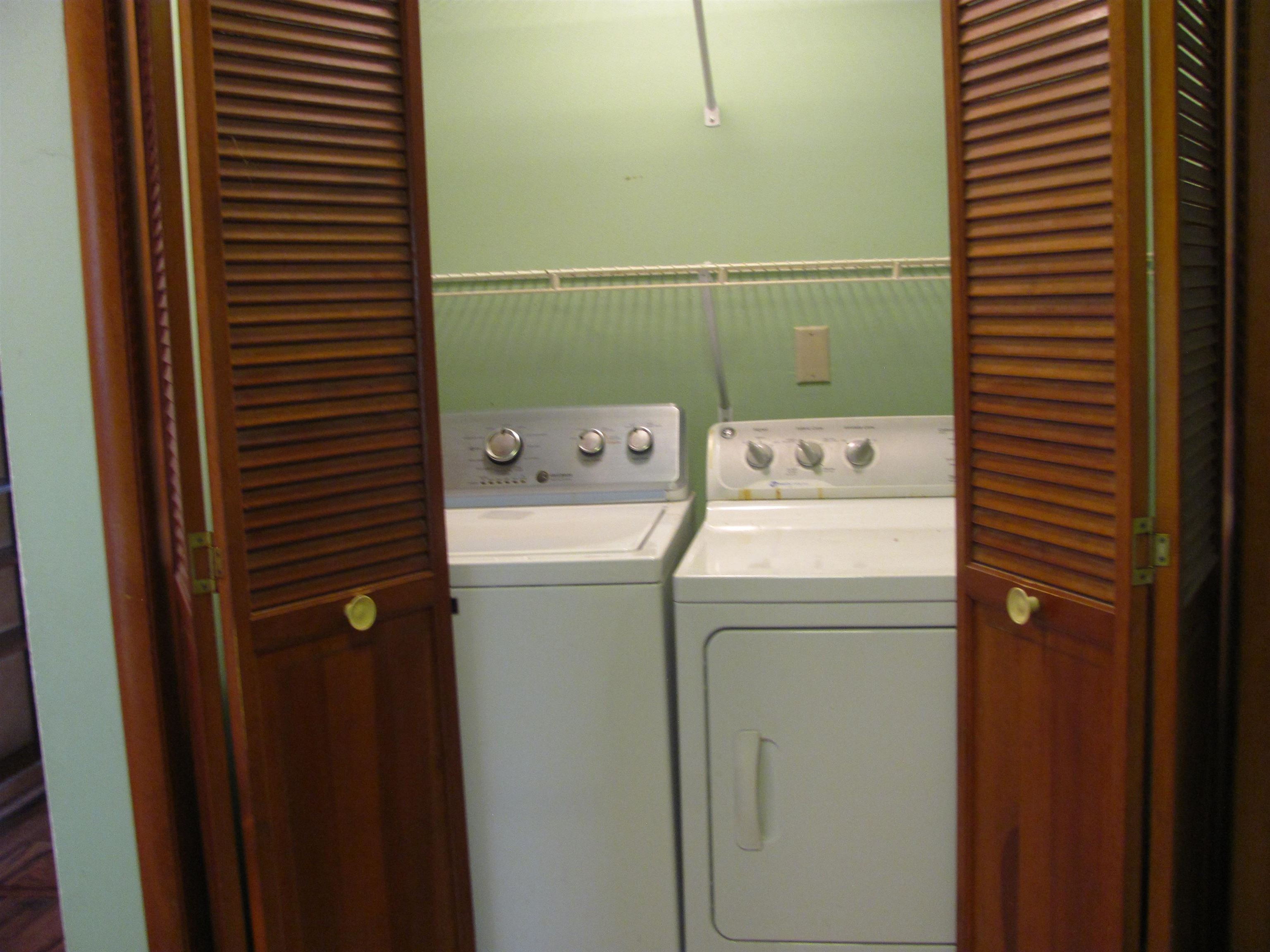 6159 Prairie Road Rockford, IL 61102 - Photo 33 of 47 a utility room with dryer and washer