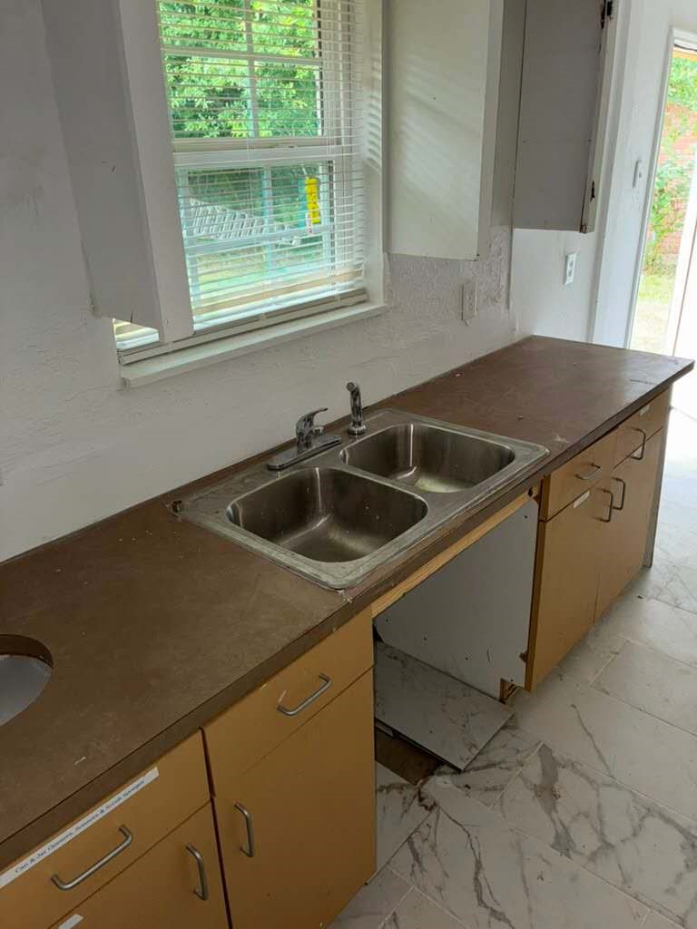 1918 Hampton Street Houston, TX 77088 - Photo 11 of 23