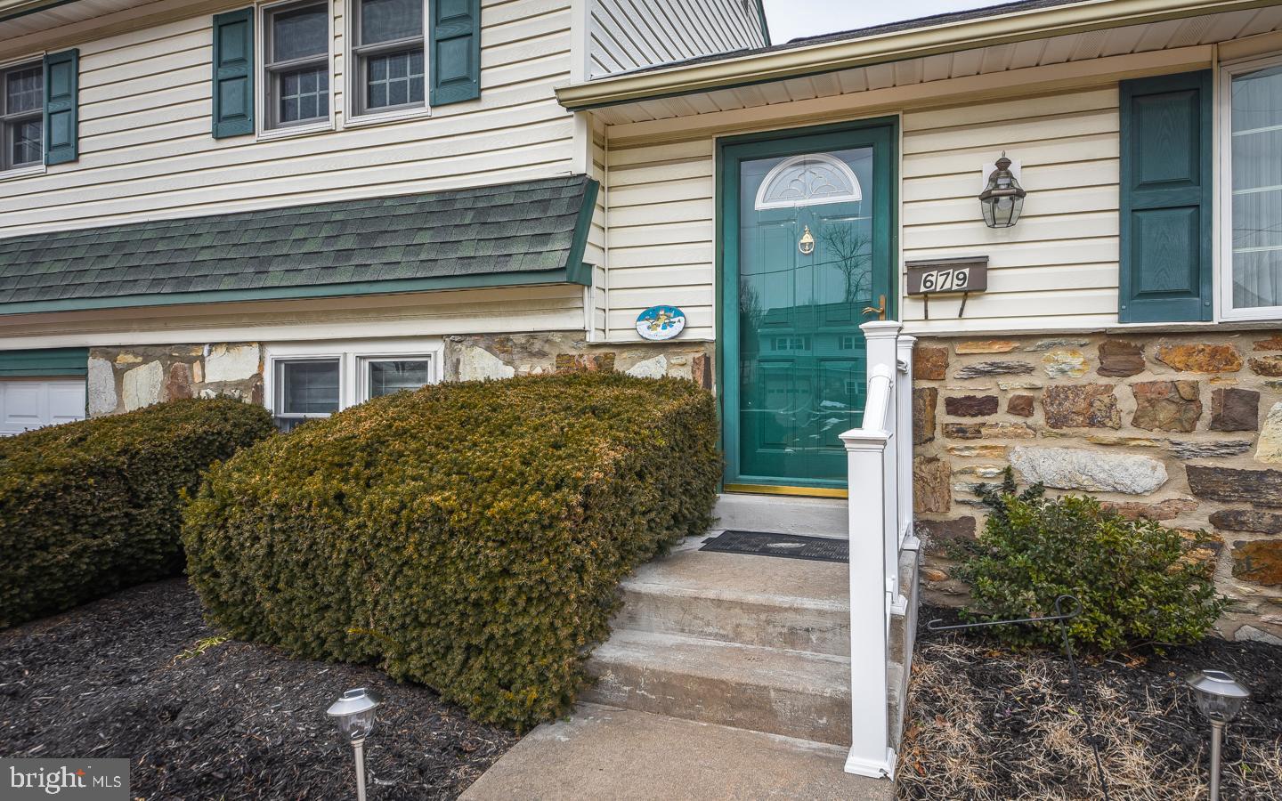 679 Stratford Road Warminster, PA 18974 - Photo 1 of 41 Gallery Image 1