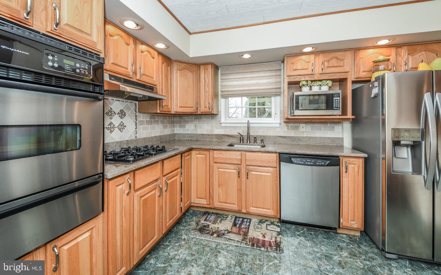 679 Stratford Road Warminster, PA 18974 - Photo 12 of 41 Gallery Image 12