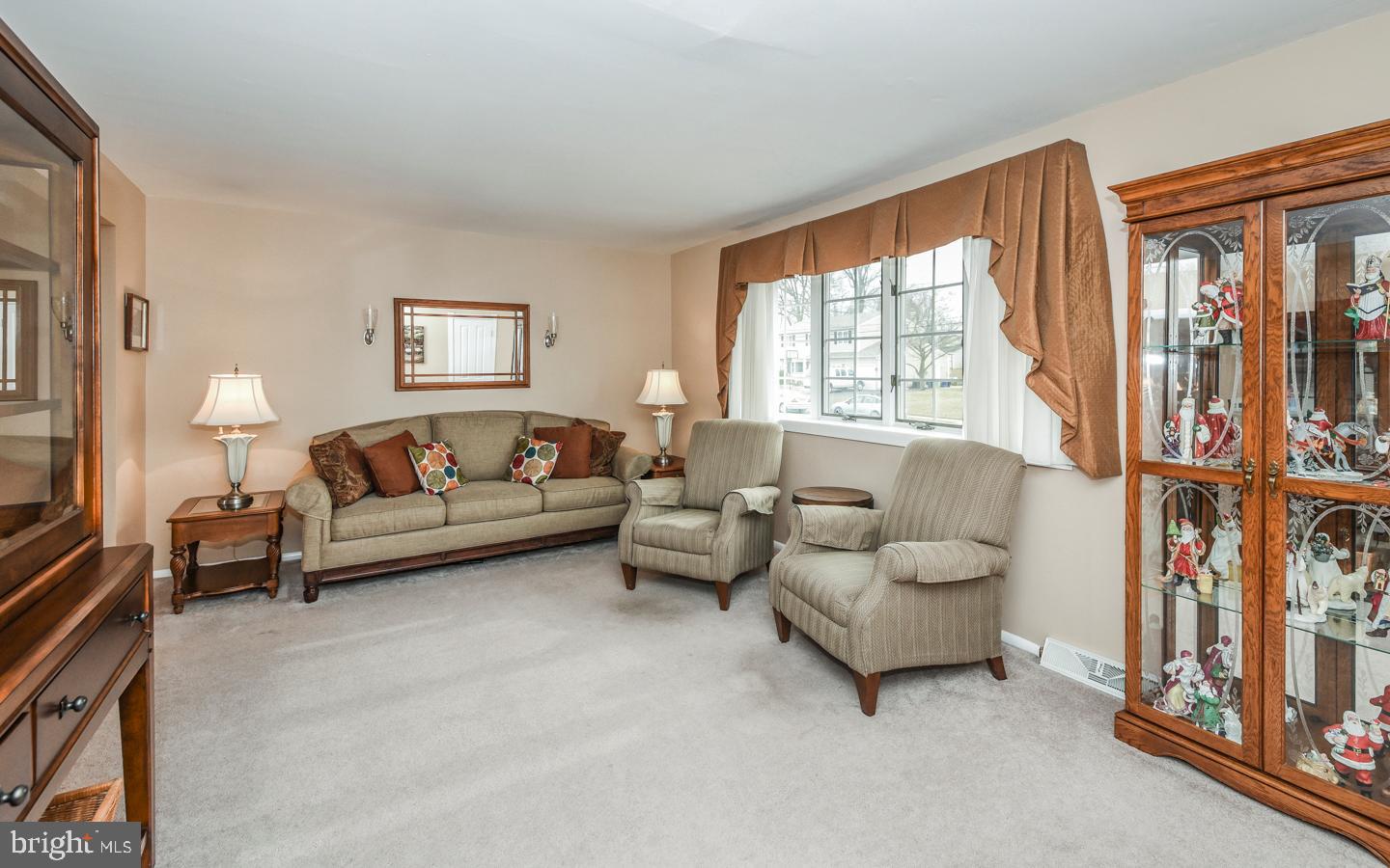 679 Stratford Road Warminster, PA 18974 - Photo 4 of 41 Gallery Image 4