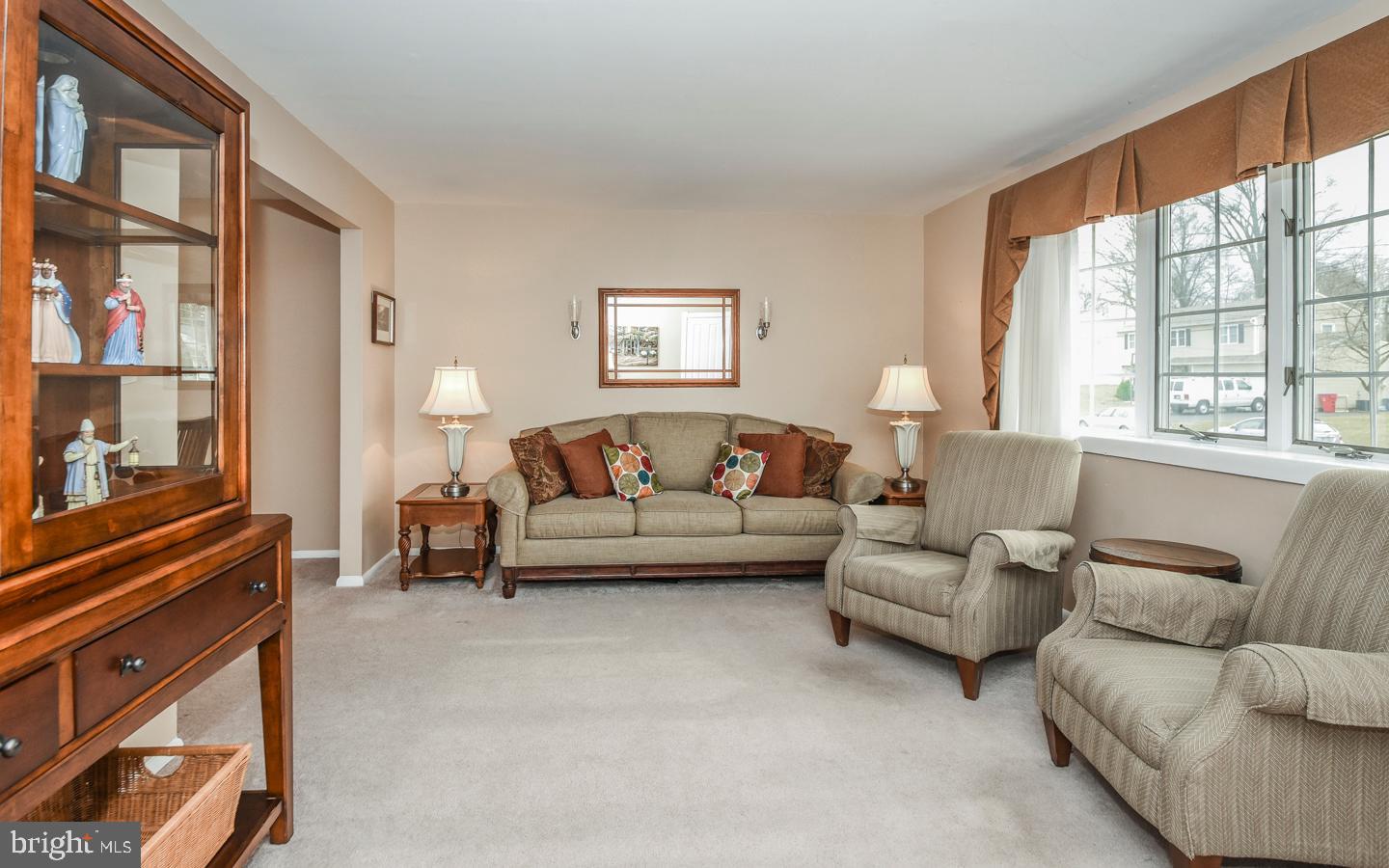 679 Stratford Road Warminster, PA 18974 - Photo 5 of 41 Gallery Image 5