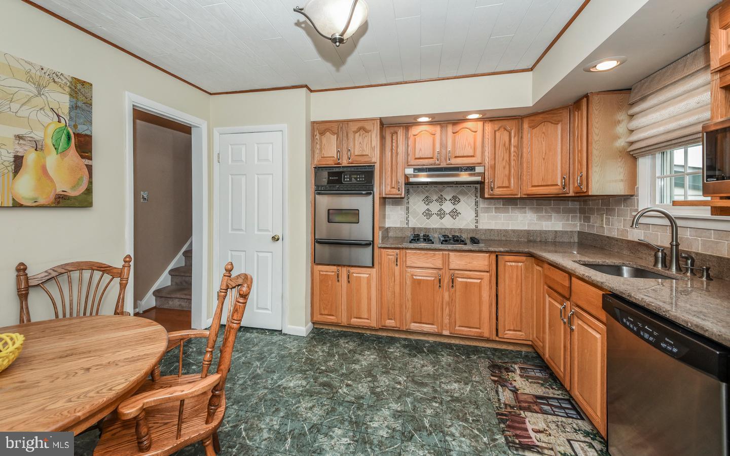 679 Stratford Road Warminster, PA 18974 - Photo 10 of 41 Gallery Image 10
