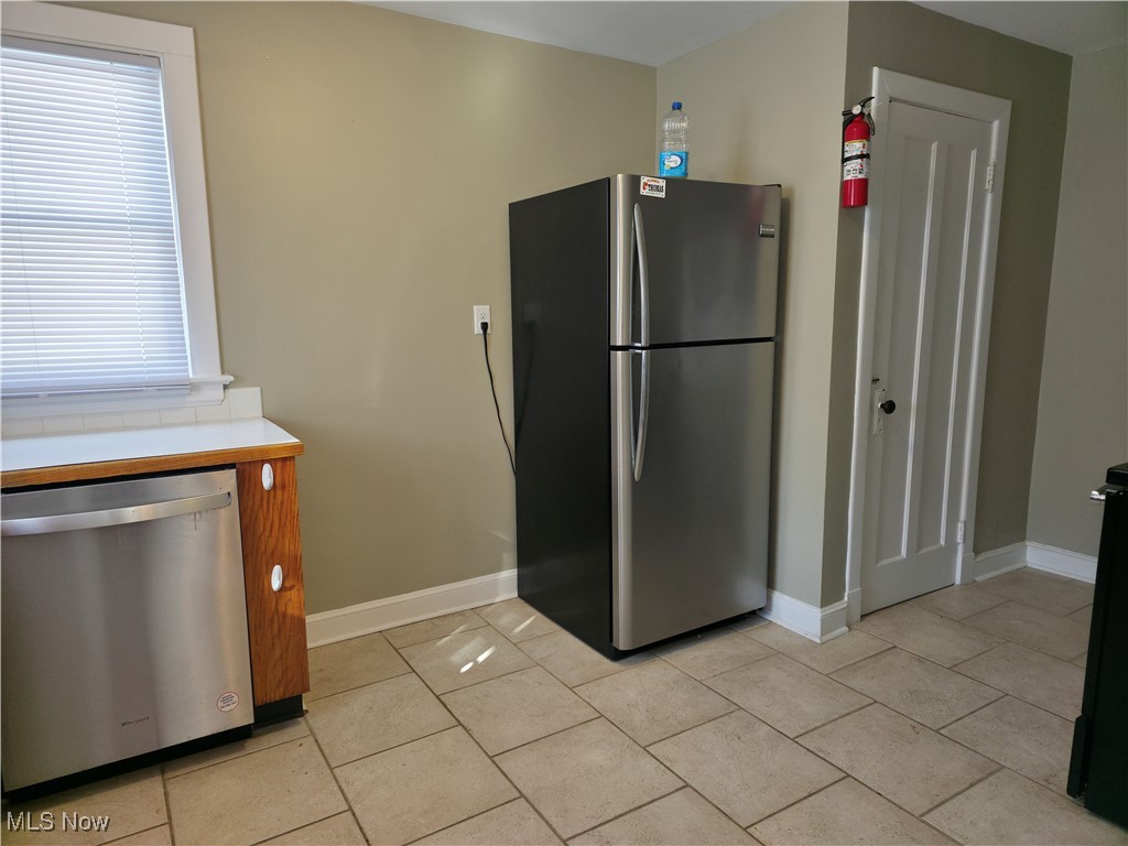 1425 Crescent Road Southwest Canton, OH 44710 - Photo 5 of 35