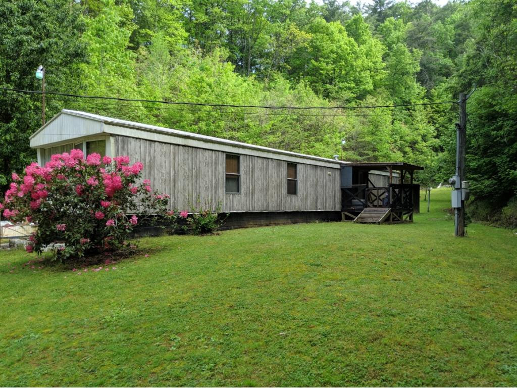 389 Jenkins Road Bluff City, TN 37618 - Photo 2 of 19 Photo 2