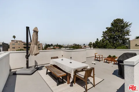 $1,449,000 | 1514 South Bedford Street, Los Angeles, CA 90035