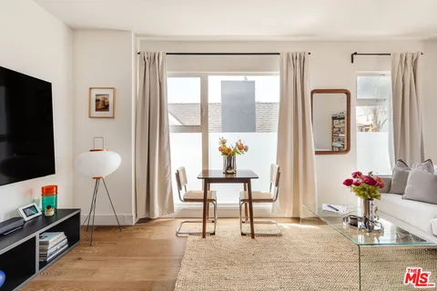 $1,449,000 | 1514 South Bedford Street, Los Angeles, CA 90035