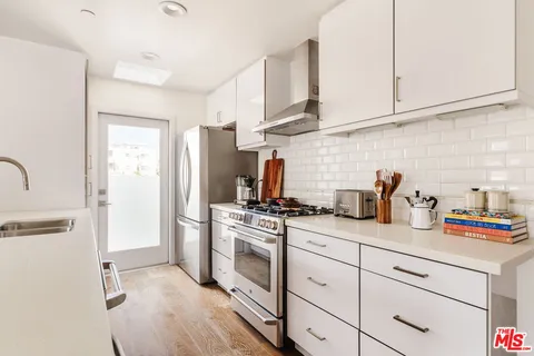 $1,449,000 | 1514 South Bedford Street, Los Angeles, CA 90035