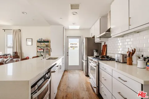 $1,449,000 | 1514 South Bedford Street, Los Angeles, CA 90035