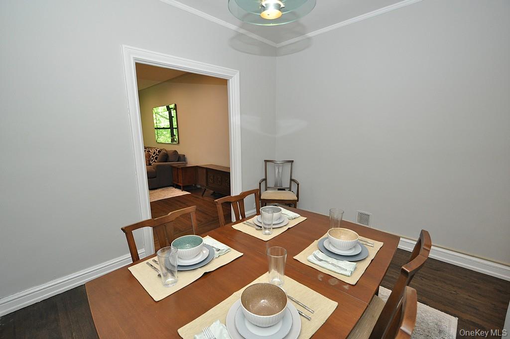 143 Garth Road, Unit 4P Scarsdale, NY 10583 - Photo 20 of 44 Updated Eat-In-Kitchen has Quartz counters and stainless steel appliances.