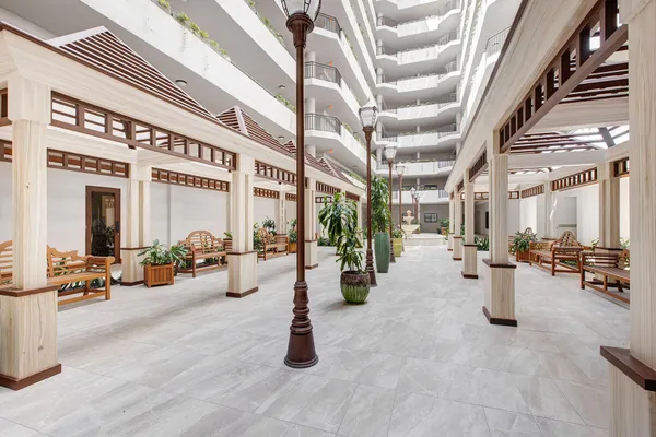 $1,195,000 | 176 South Collier Boulevard, Unit 607, Marco Island, FL 34145