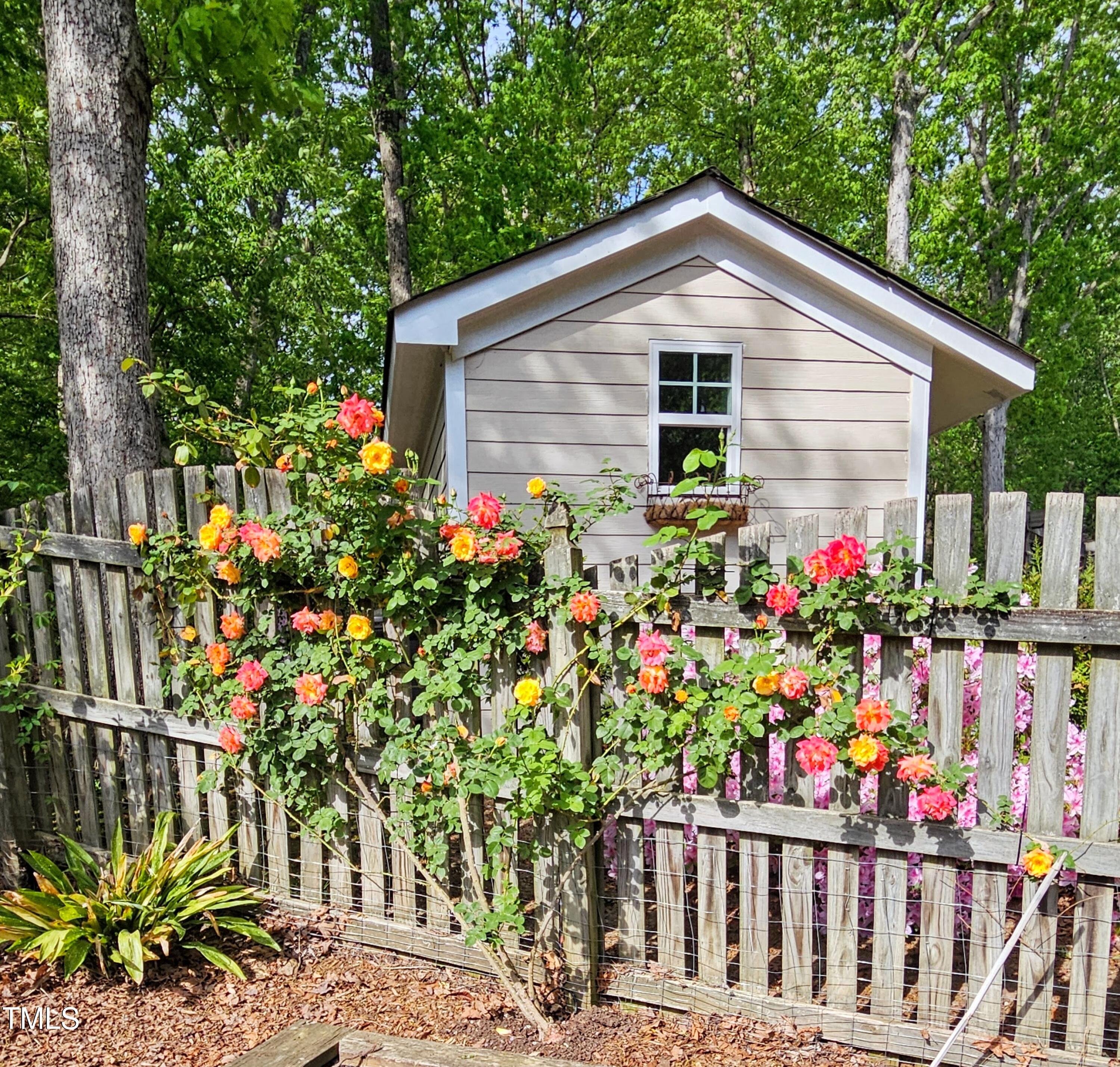 6601 Arbor Grande Way Raleigh, NC 27615 - Photo 42 of 48 42 Fence Flowers