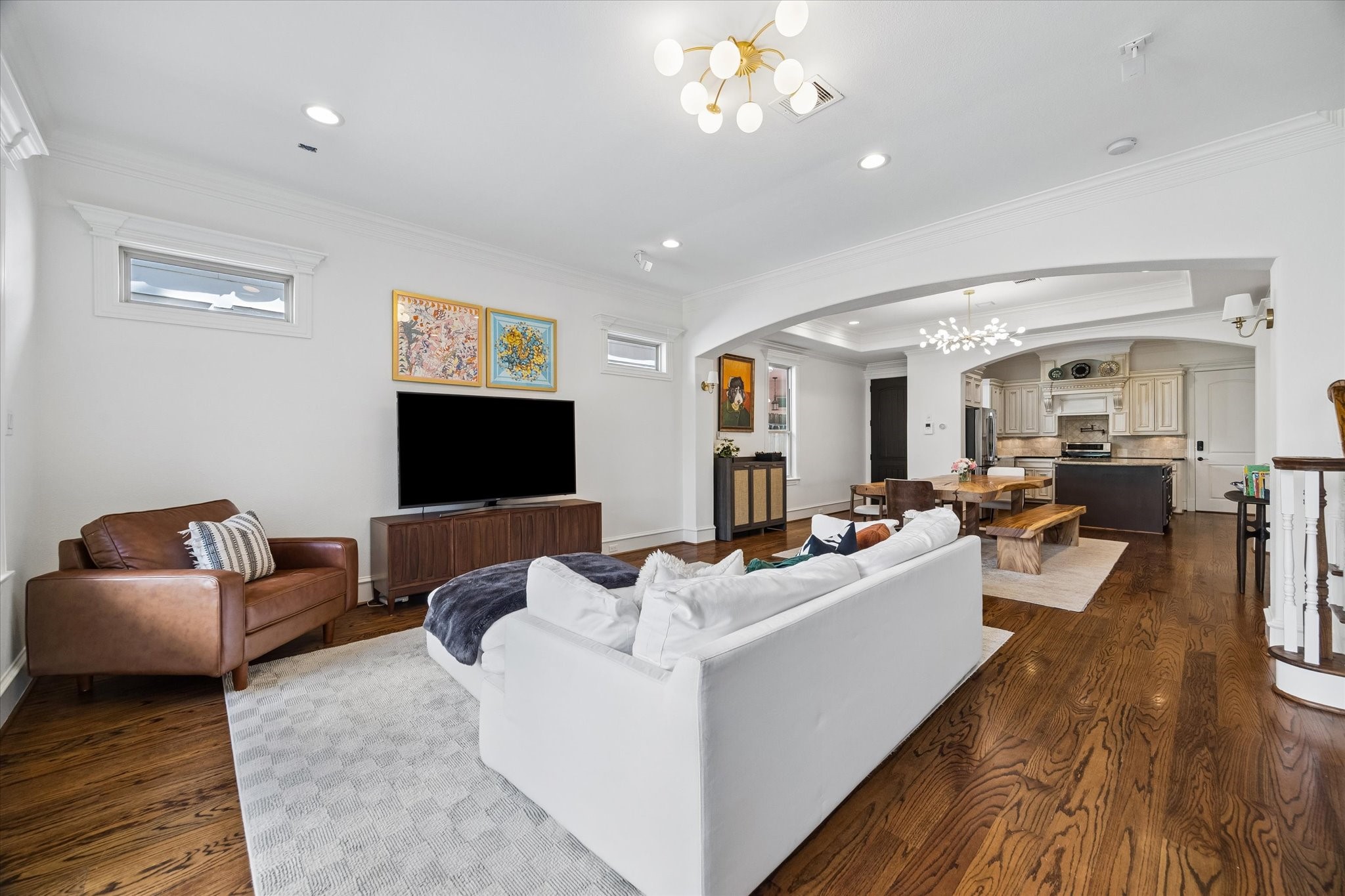5334 Inker Street Houston, TX 77007 - Photo 5 of 39 High-End Finishes: Meticulously maintained interiors with designer touches throughout.
