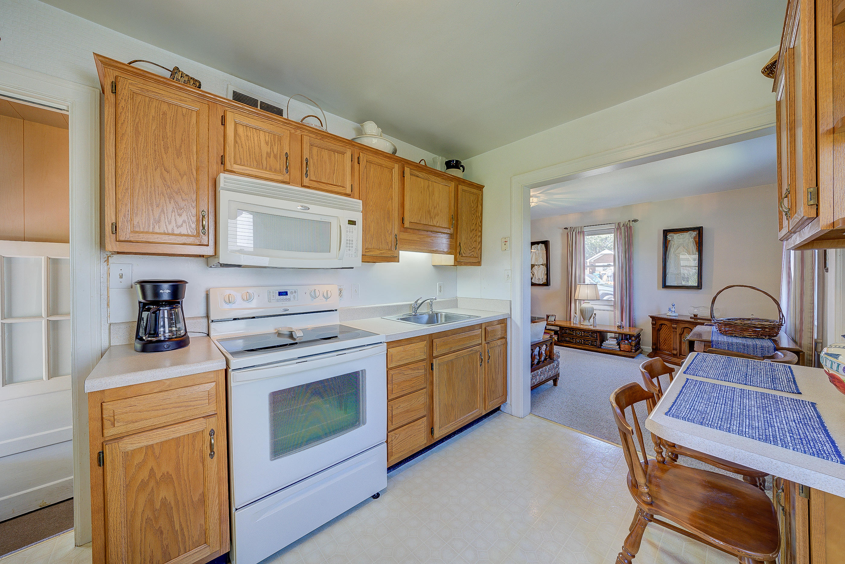 507 Fieldale Road Northeast Roanoke, VA 24012 - Photo 12 of 25 211