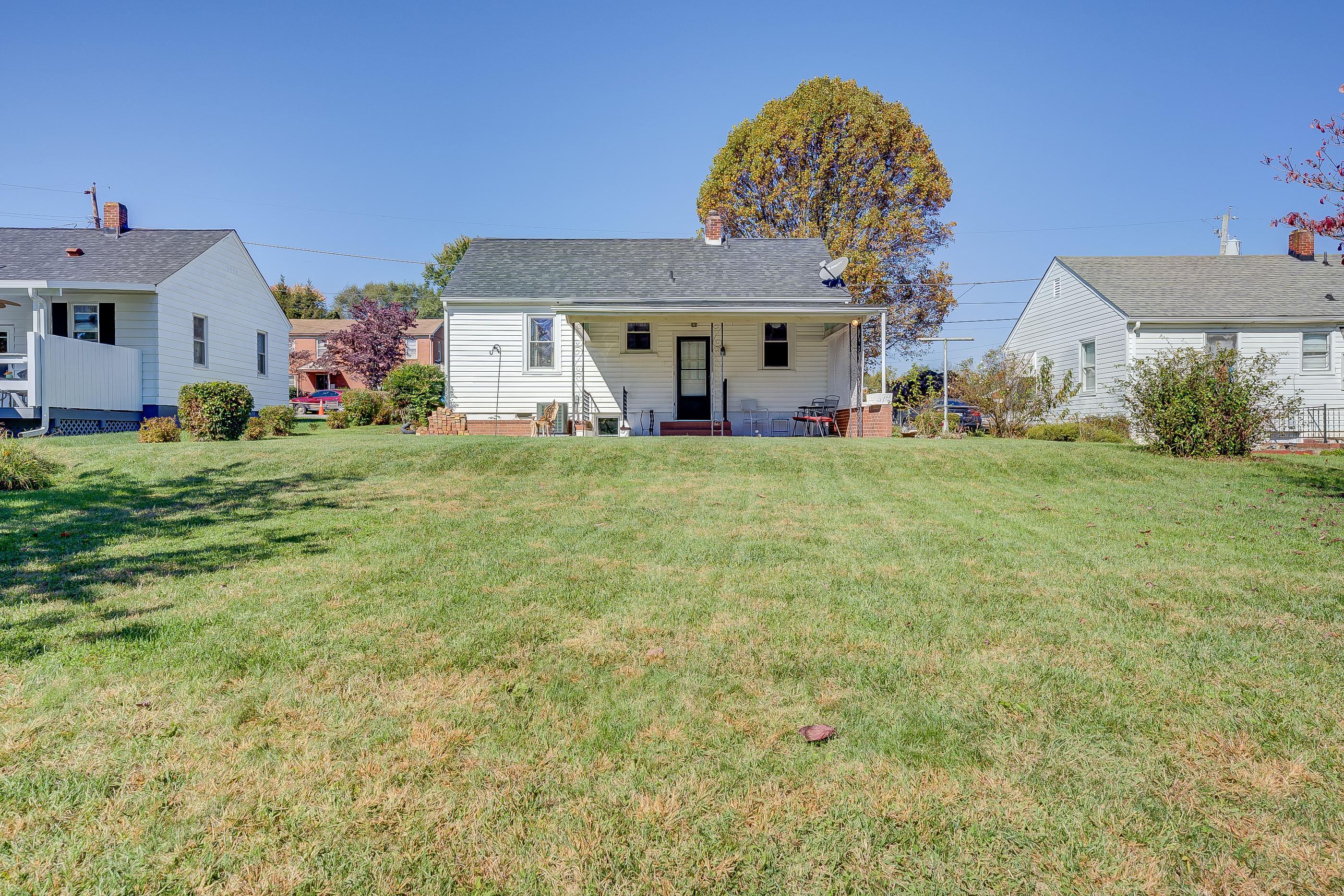 507 Fieldale Road Northeast Roanoke, VA 24012 - Photo 22 of 25 233