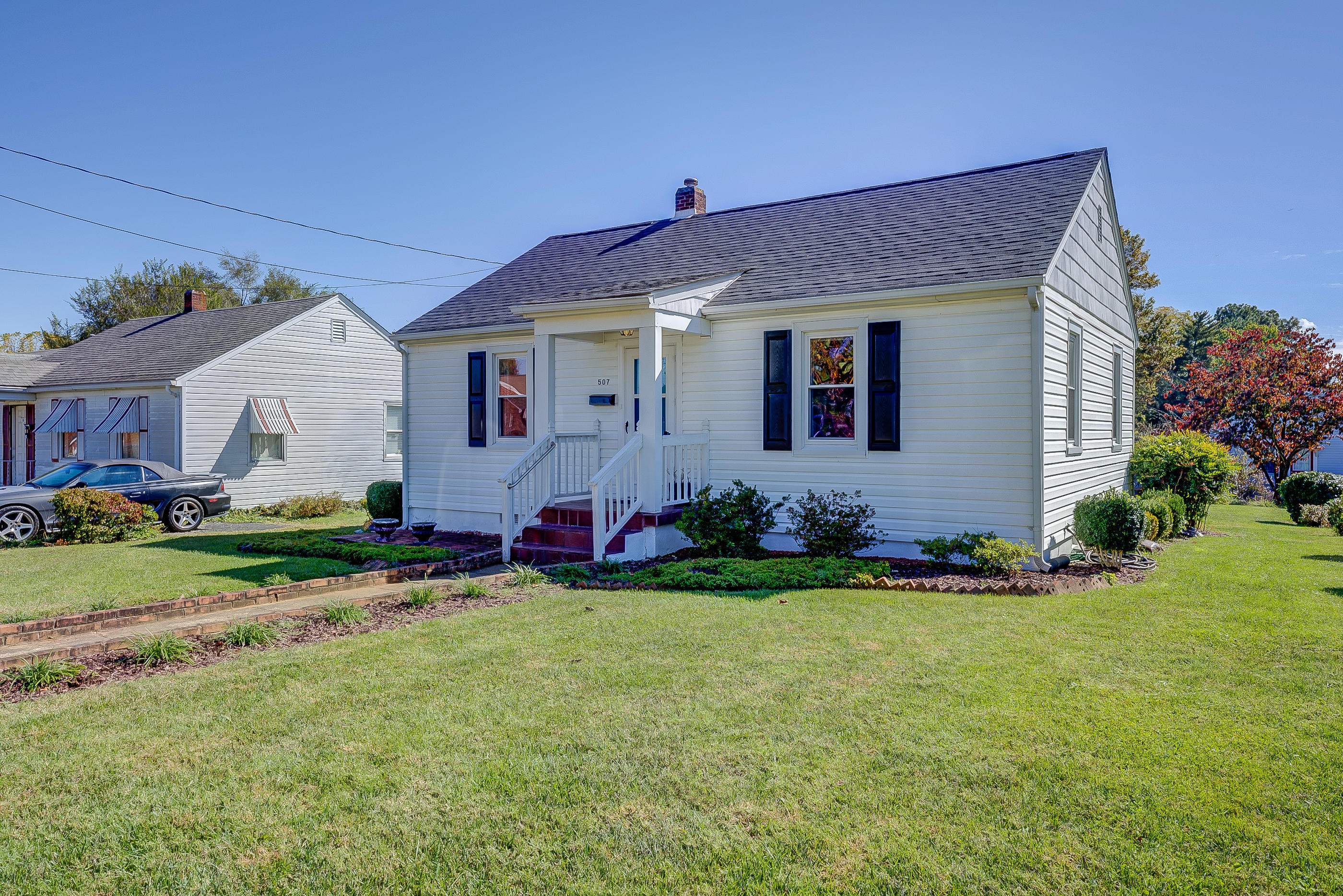 507 Fieldale Road Northeast Roanoke, VA 24012 - Photo 4 of 25 238