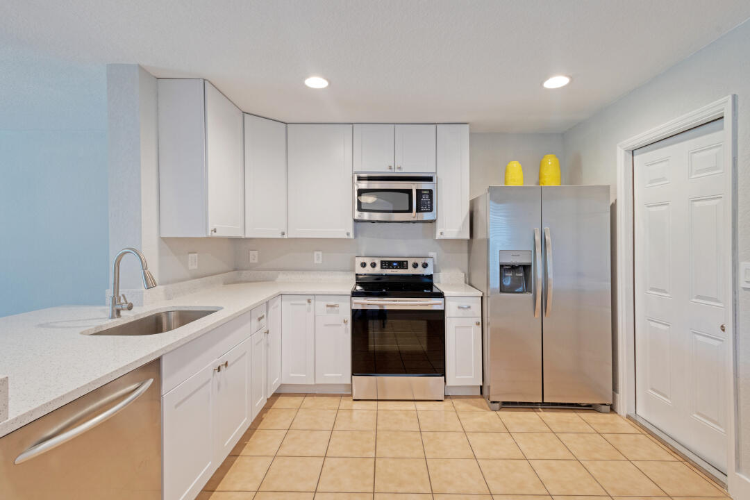 5309 Crossing Rocks Court Riviera Beach, FL 33407 - Photo 9 of 38 9
