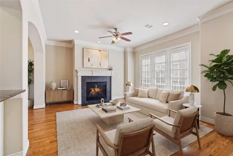 $429,900 | 2830 Sherwin Street, Houston, TX 77007