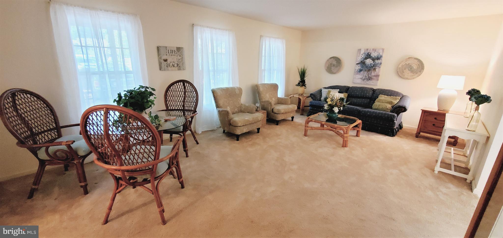 12 Gloucester Road Berlin, MD 21811 - Photo 2 of 29 Living rm