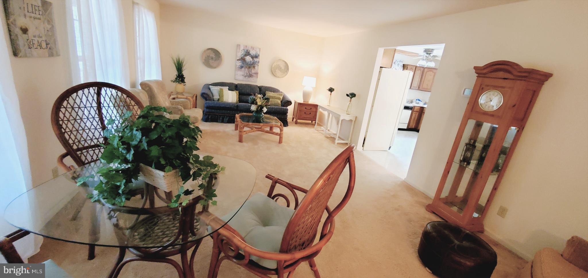 12 Gloucester Road Berlin, MD 21811 - Photo 5 of 29 Living rm and Kitchen entry