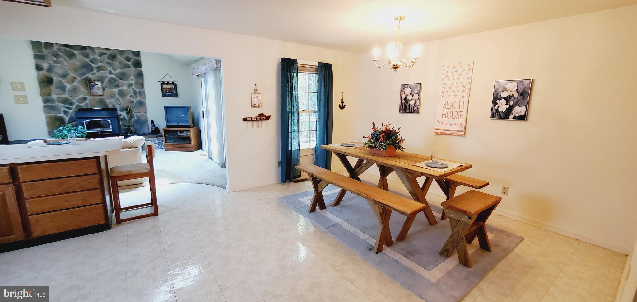 12 Gloucester Road Berlin, MD 21811 - Photo 8 of 29 Kitchen Dining area