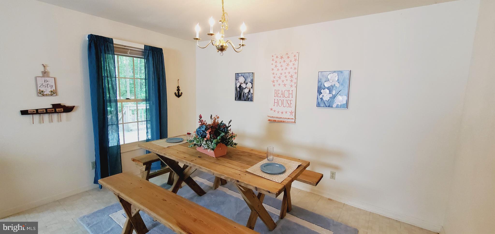 12 Gloucester Road Berlin, MD 21811 - Photo 9 of 29 Kitchen Dining area