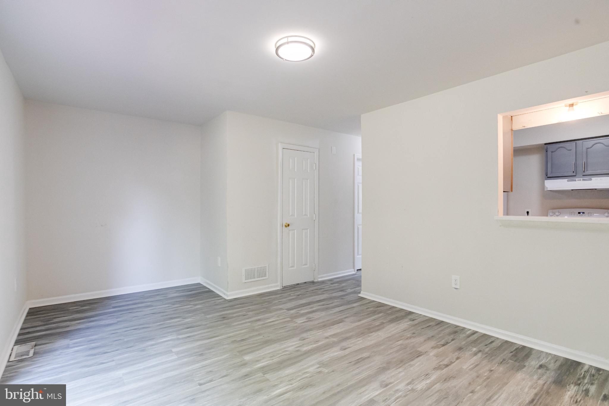 182 East Village Road Elkton, MD 21921 - Photo 13 of 42 Spacious, light-filled living area awaits you.