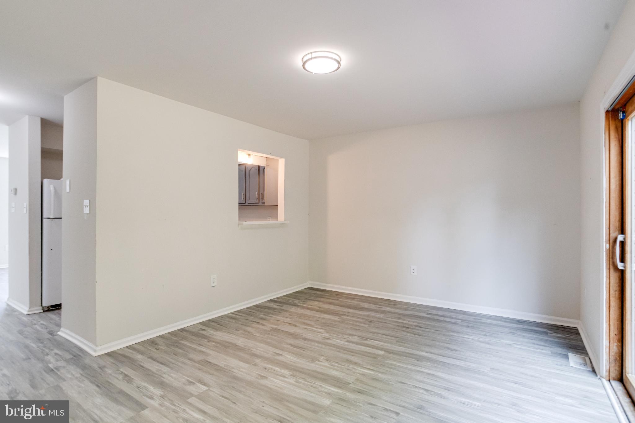 182 East Village Road Elkton, MD 21921 - Photo 14 of 42 Spacious, light-filled living area awaits you.